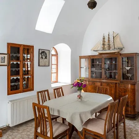 펜션 Traditional 3 Bedroom House In The Old Town Rhodes City