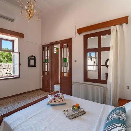 Traditional 3 Bedroom House In The Old Town Holiday home Rhodes City