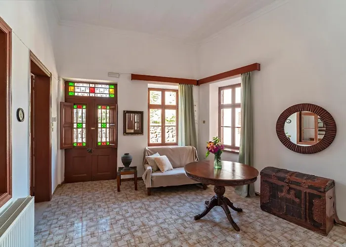 Traditional 3 Bedroom House In The Old Town
