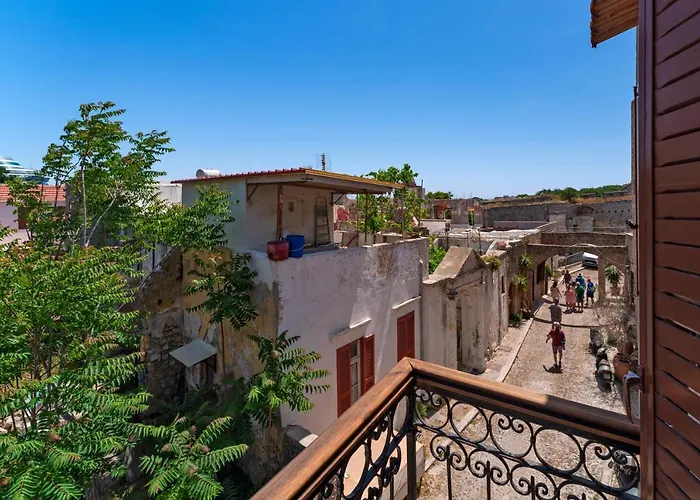 Traditional 3 Bedroom House In The Old Town Tatil Evi