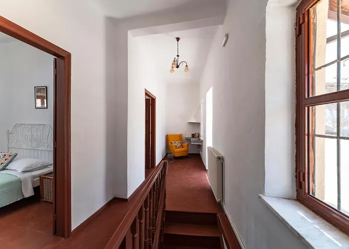 Traditional 3 Bedroom House In The Old Town *