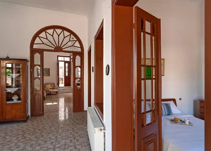 Traditional 3 Bedroom House In The Old Town Tatil Evi
