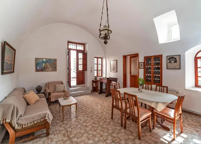 Traditional 3 Bedroom House In The Old Town